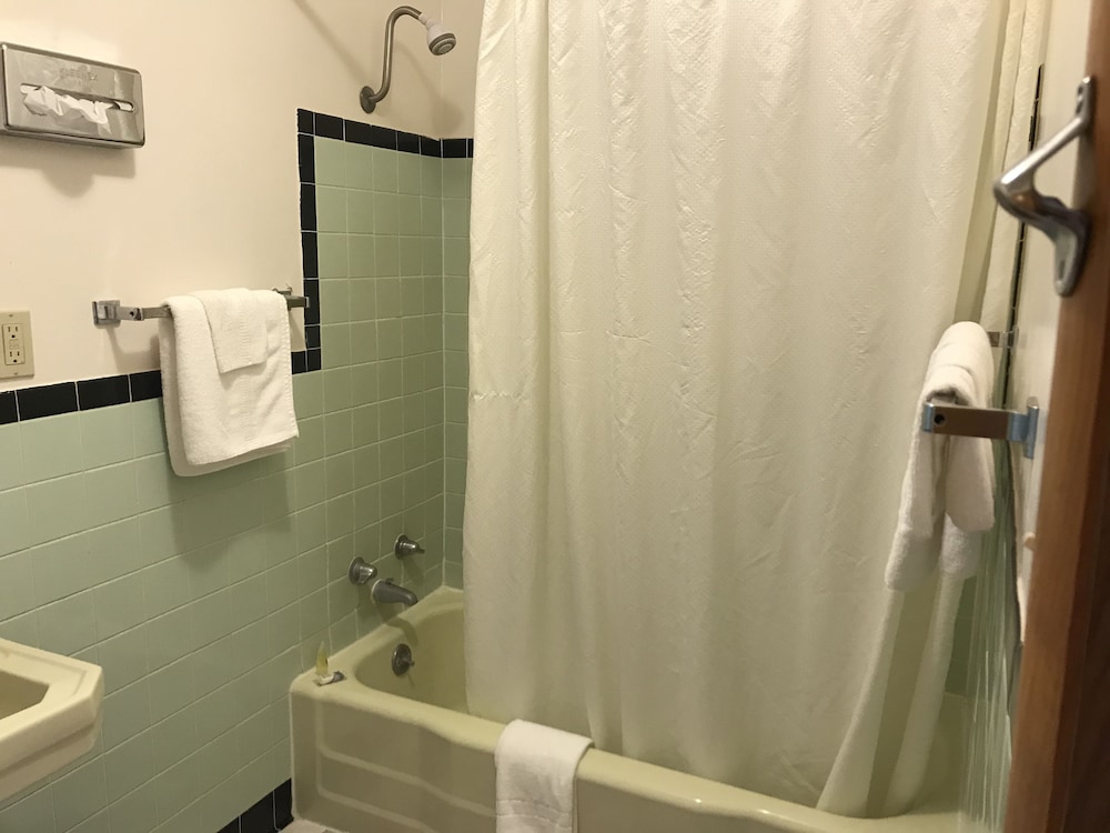 Motel Grand 54/56