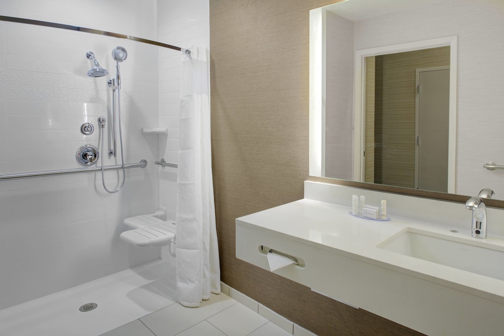 Fairfield Inn And Suites By Marriott Bakersfield North Airport 12/36