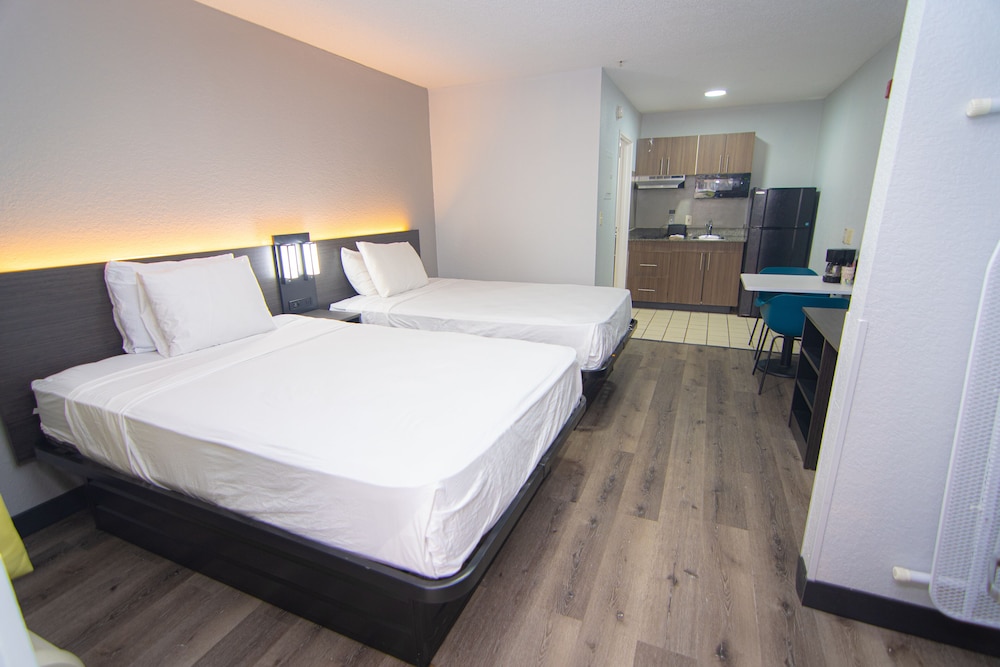 Studio 6 Extended Stay - West Palm Beach, FL 18/52