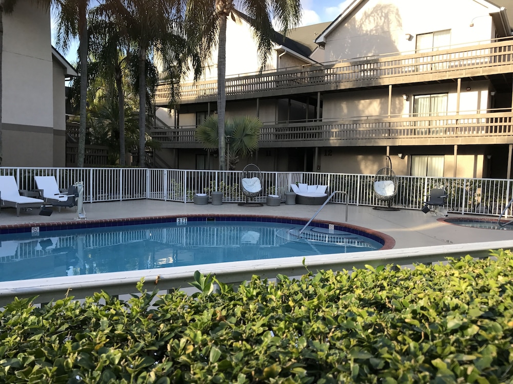 DORAL INN & SUITES MIAMI AIRPORT WEST 32/43