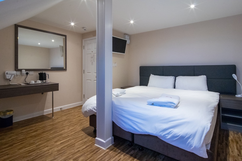The Gissons Hotel 30/50