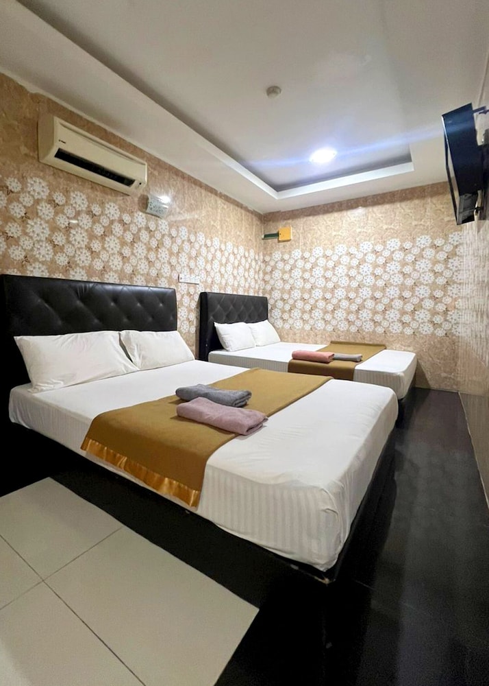 ROOM, QUADRUPLE