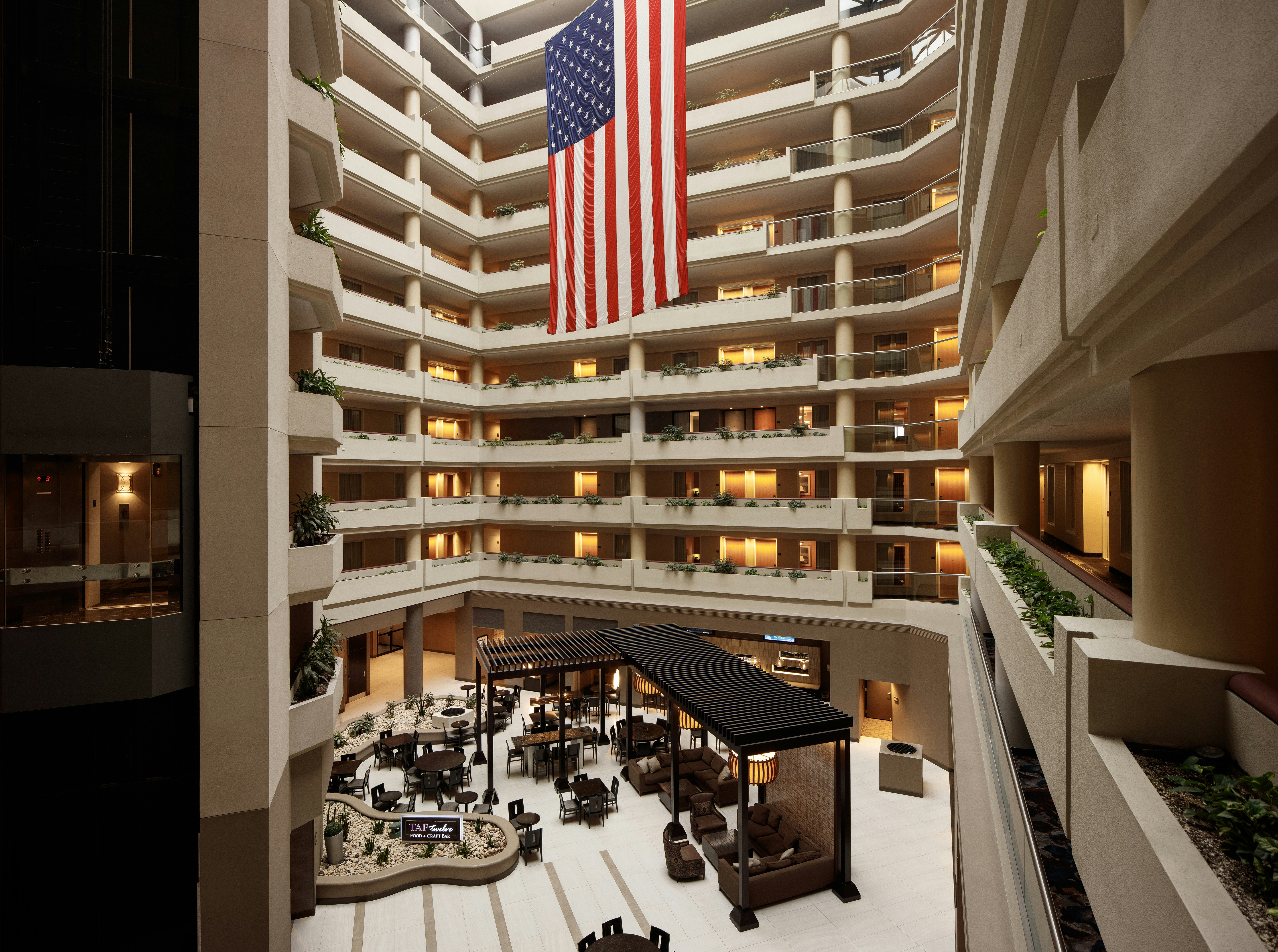 Embassy Suites By Hilton Crystal City National Airport 4/65