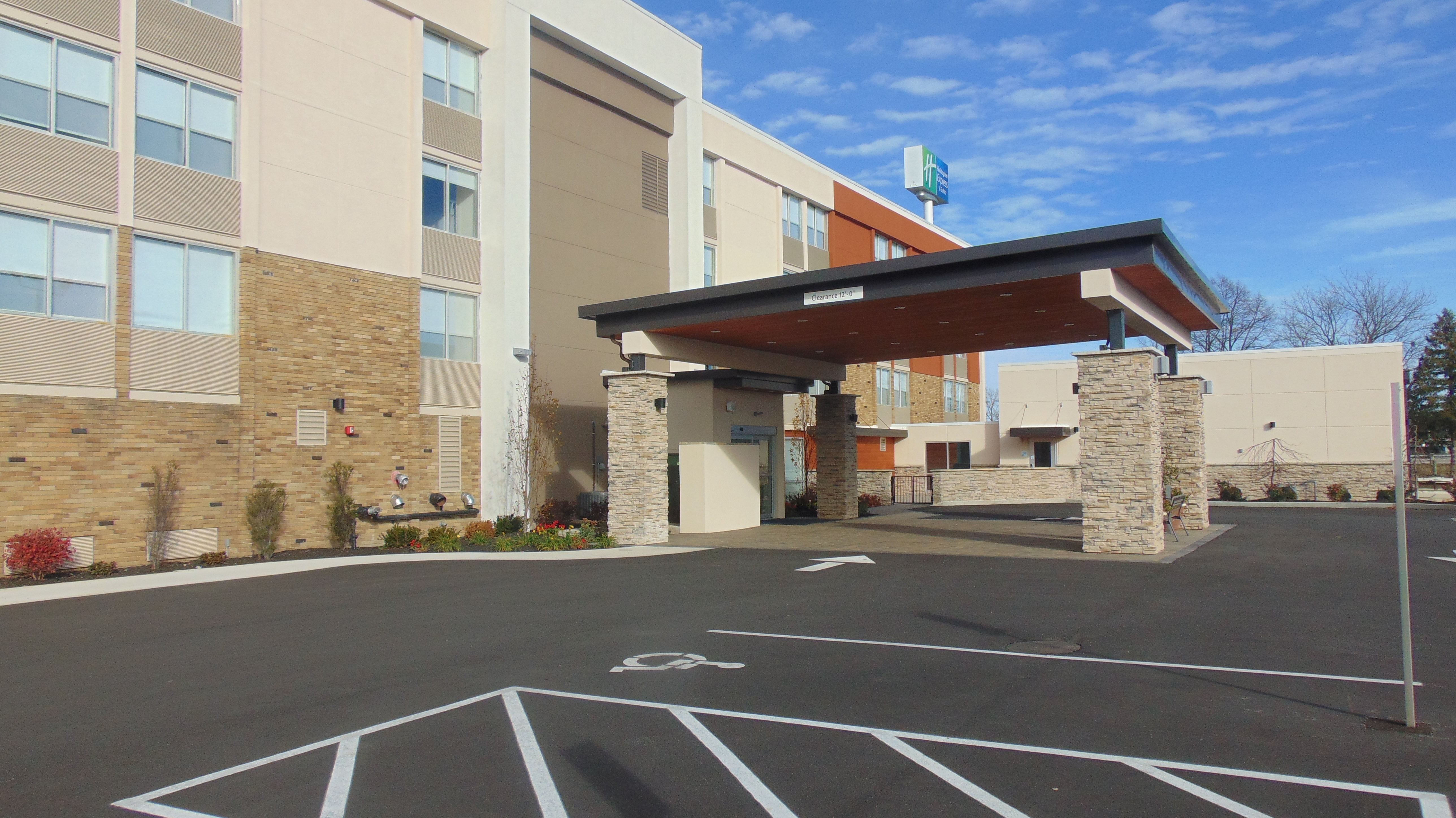 Holiday Inn Express Suites Wapakoneta 54/57