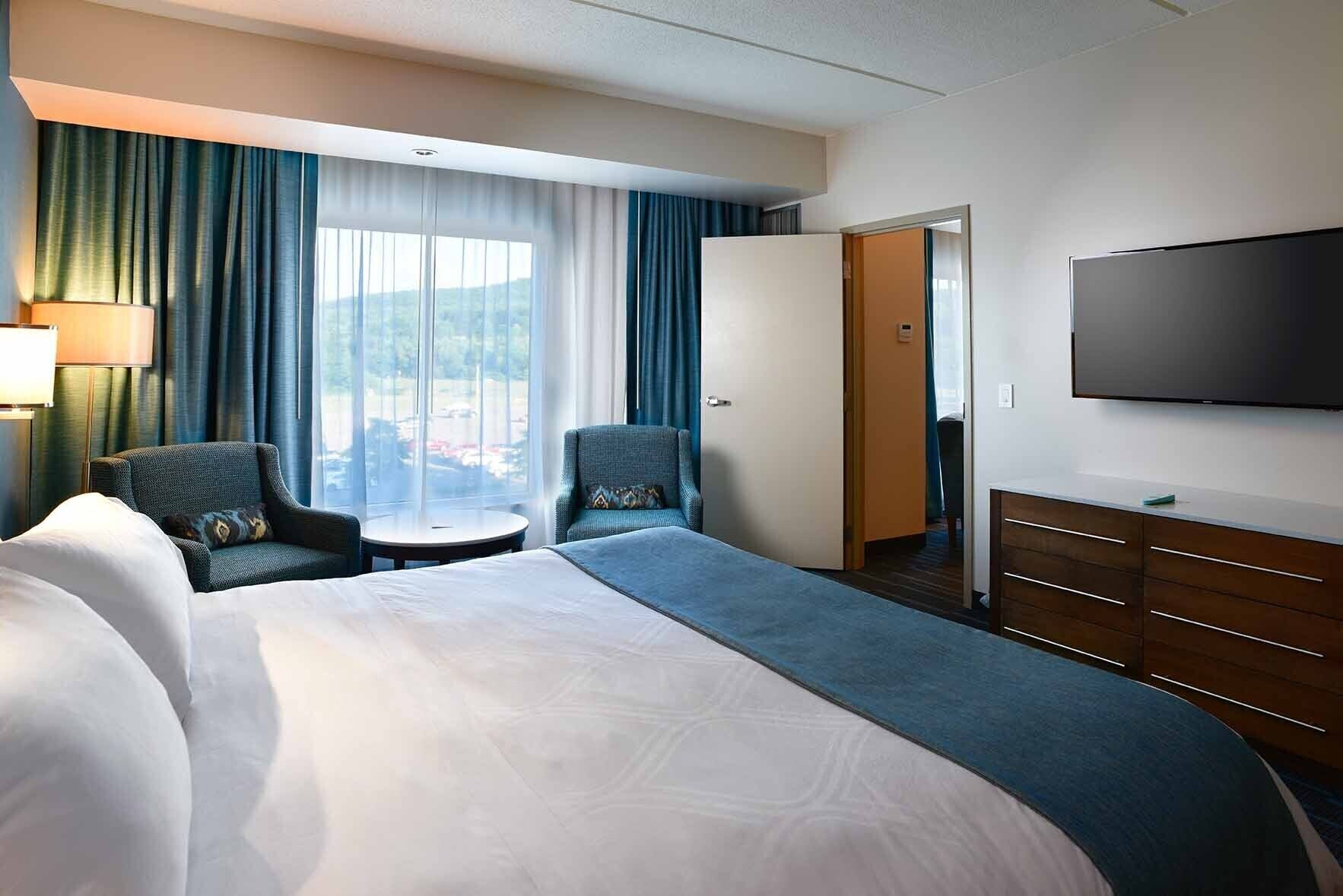 Junior Suite, King Bed, Resort View