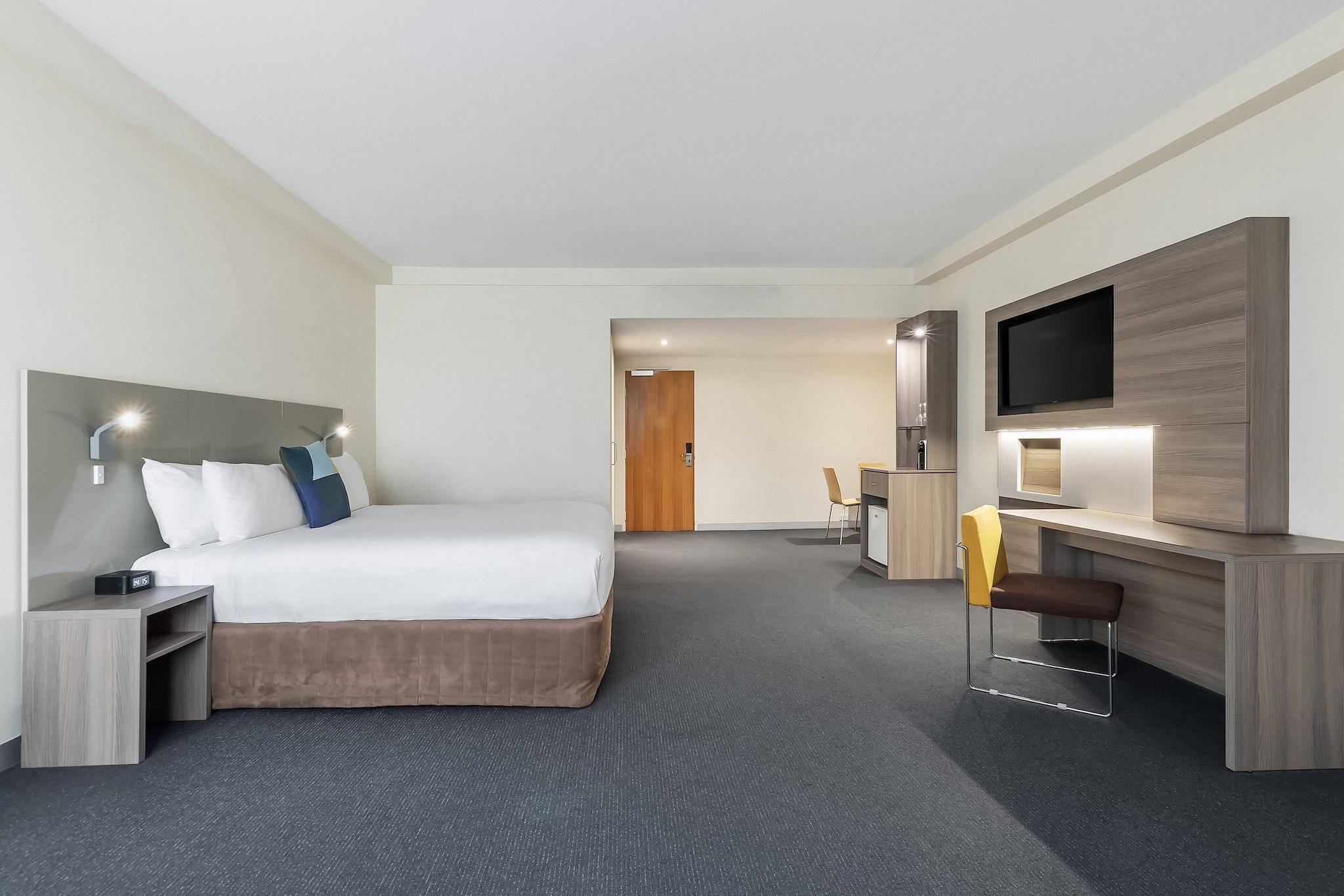 STANDARD, KING BED