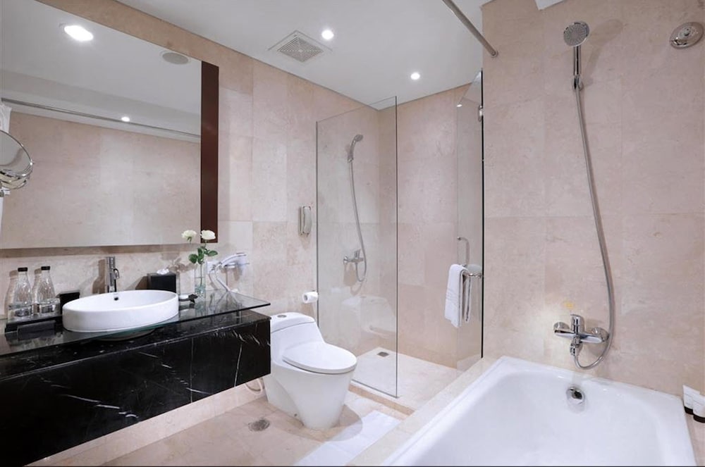 The Grove Suites by Grand Aston 56/57