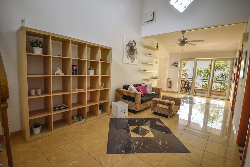 Hotel La Villa 24/50