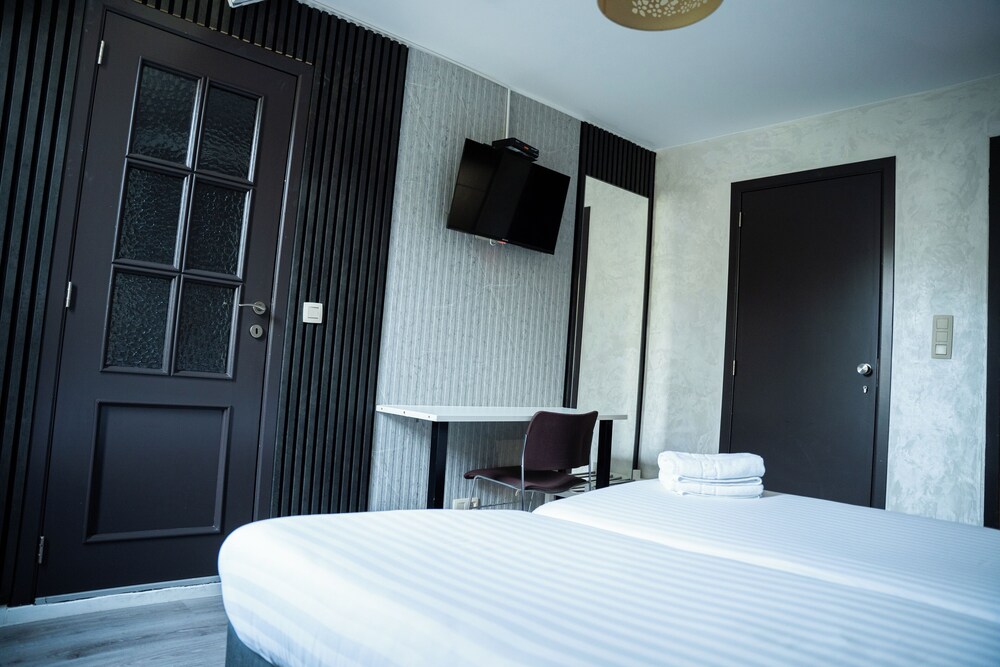 Hotel Le Centenaire Brussels Expo 37/64