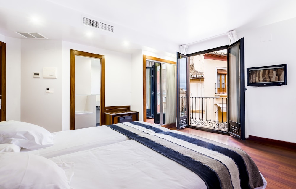 ROOM, SINGLE, DOUBLE BED, BALCONY