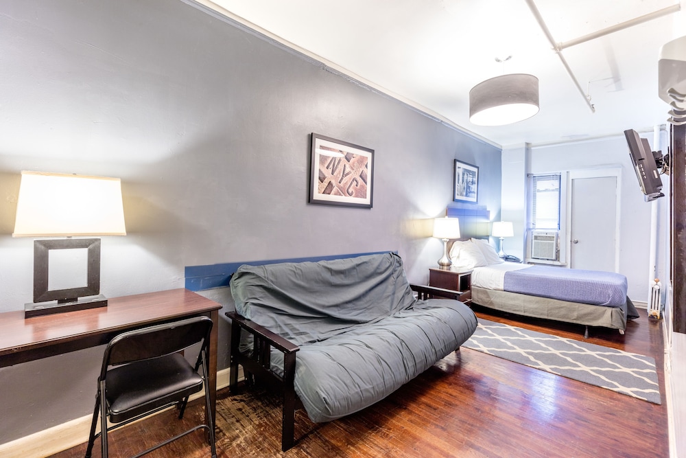 HOTEL 309 38/50