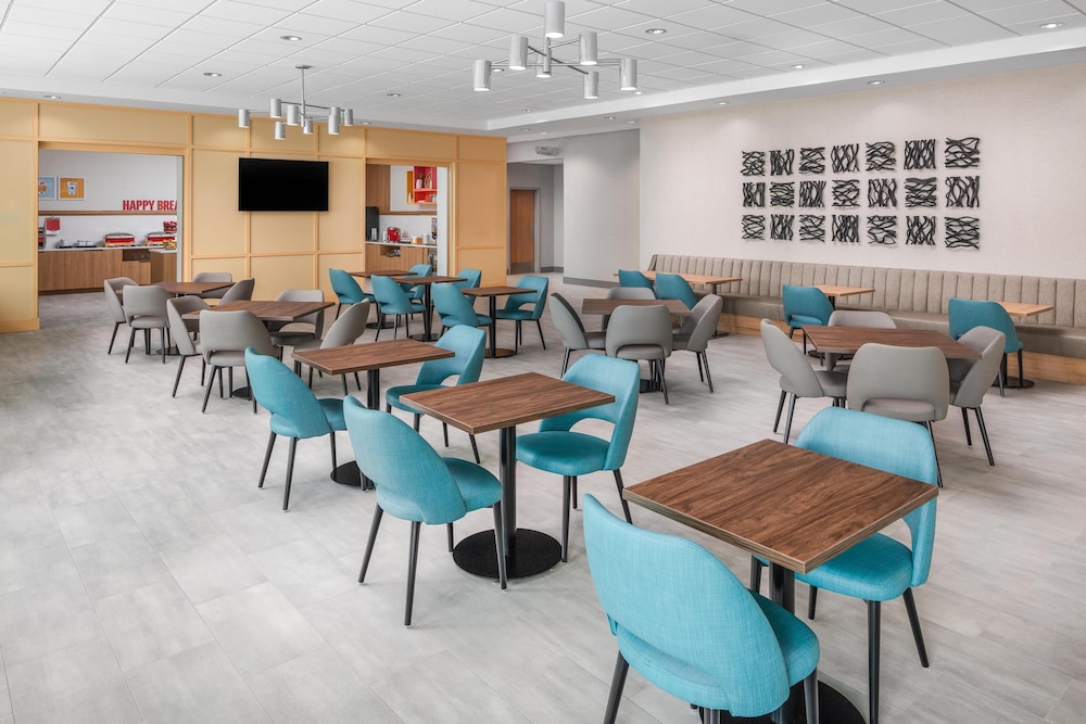 Hampton Inn by Hilton Grand Island Medical Center 33/42