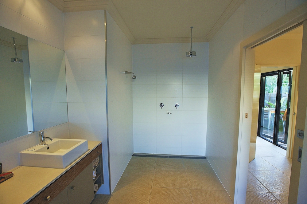 The Pearle of Cable Beach Broome 24/74