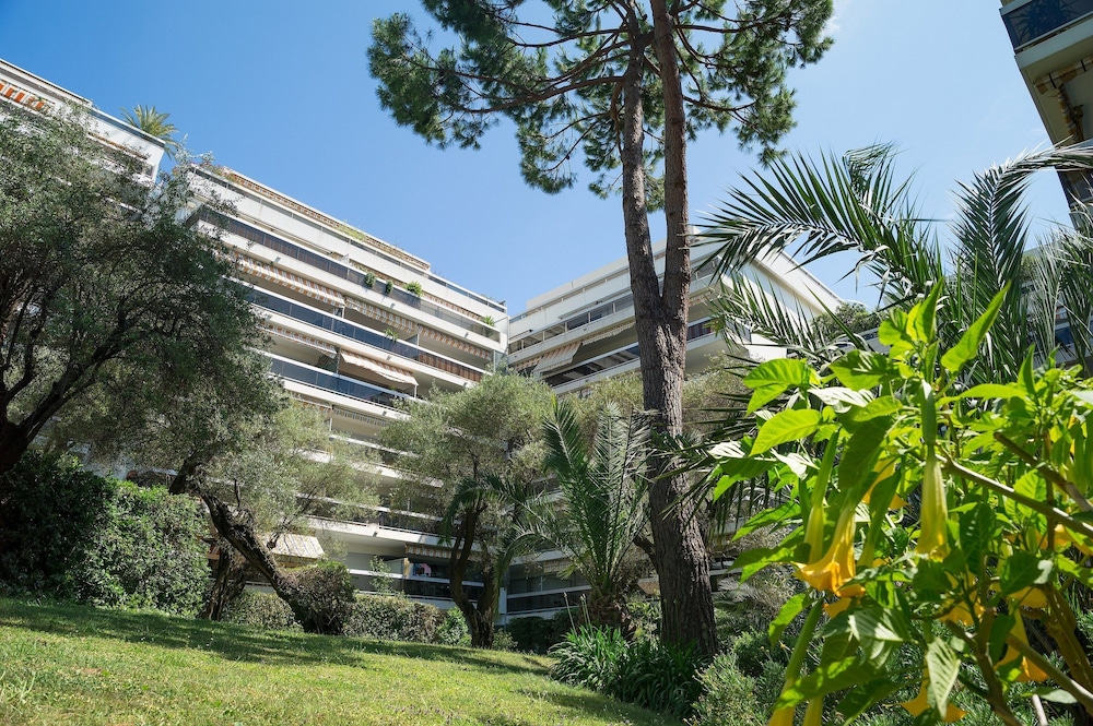 RESIDENCE LA ROSTAGNE 44/50