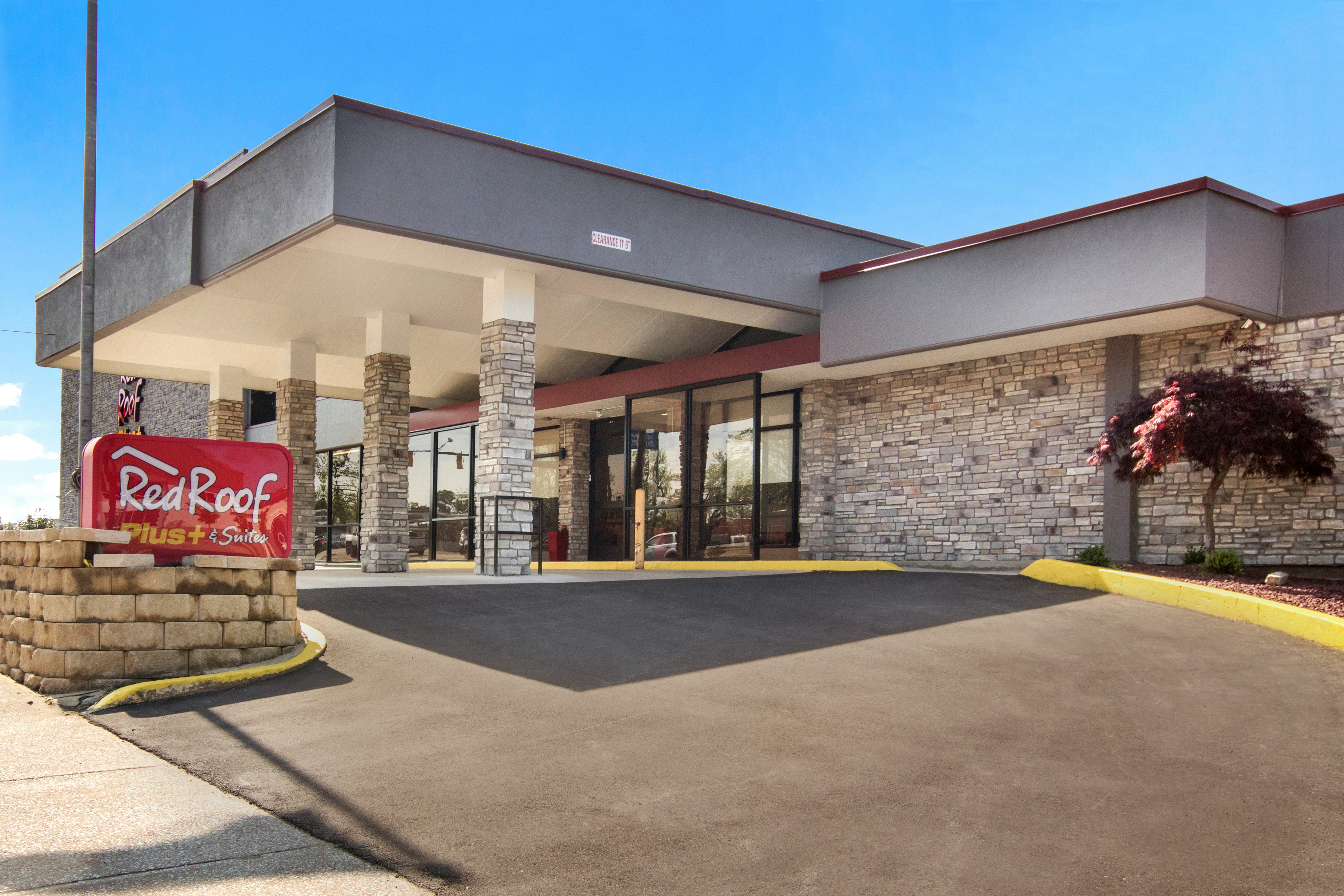 Red Roof PLUS & Suites Erie 25/26