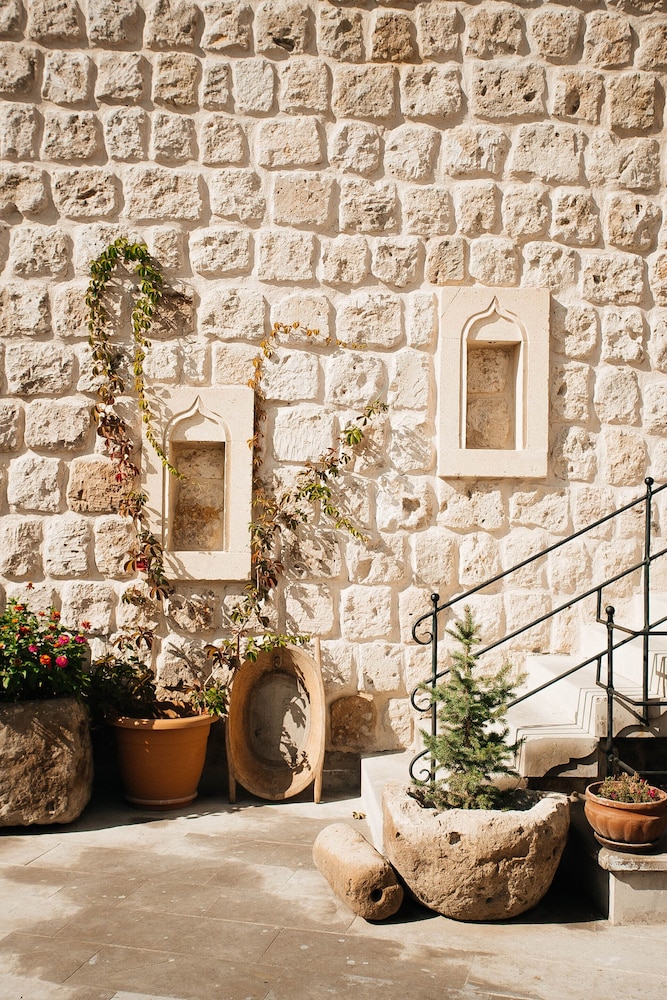 Vita Cave Suites 5/48