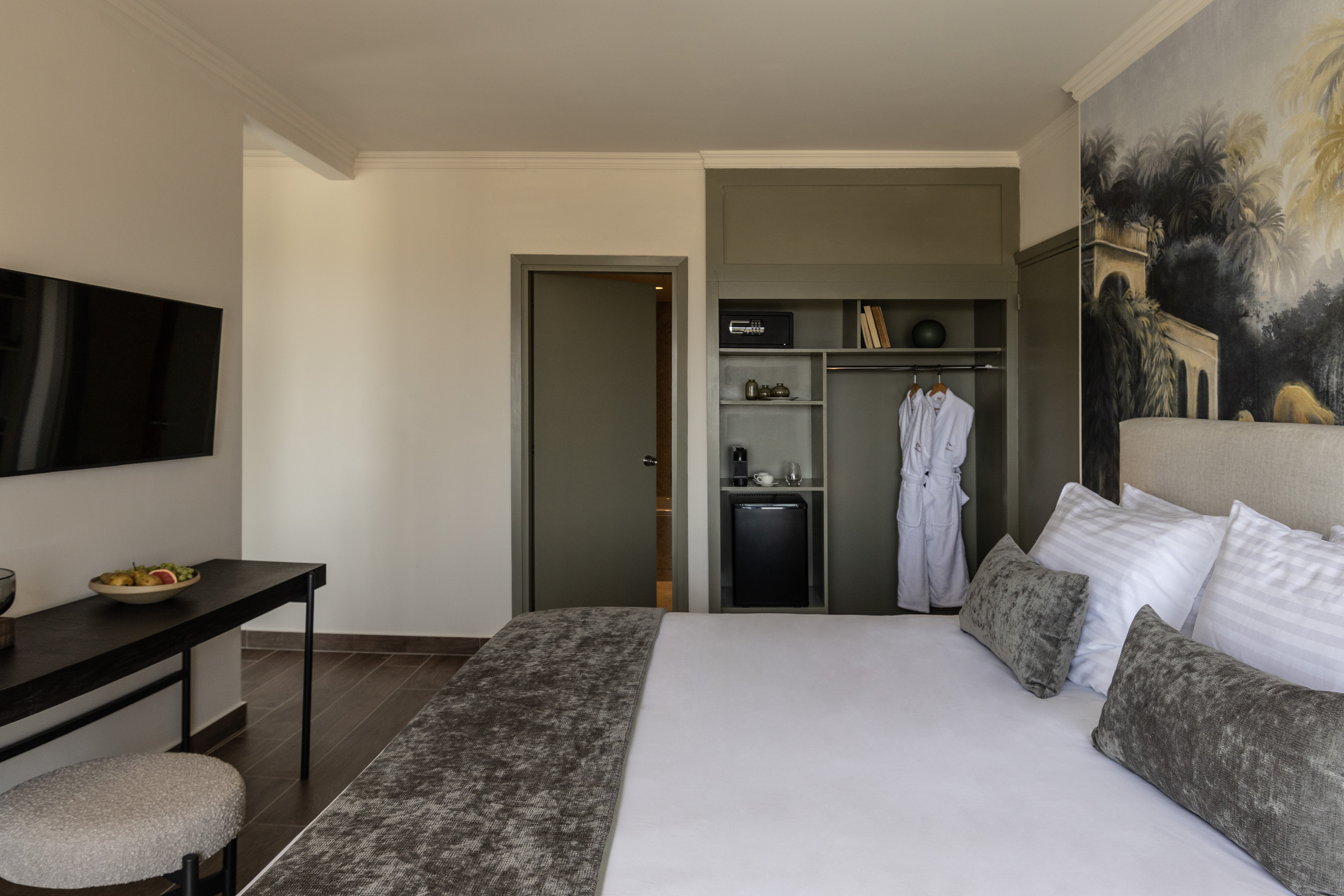 DELUXE, SEA VIEW