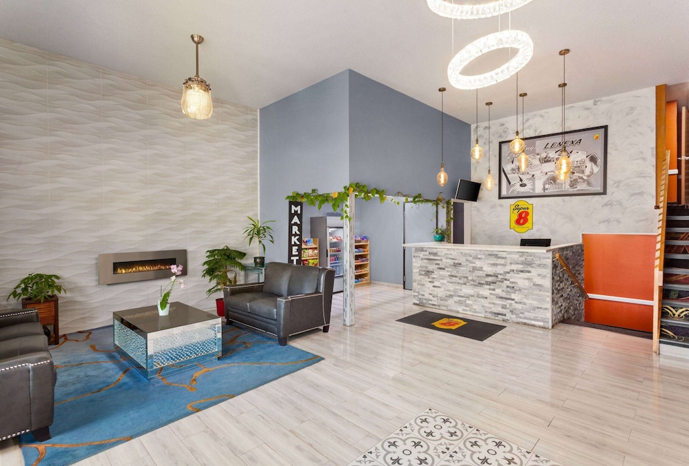 Super 8 by Wyndham Lenexa Overland Park/Mall Area 13/70