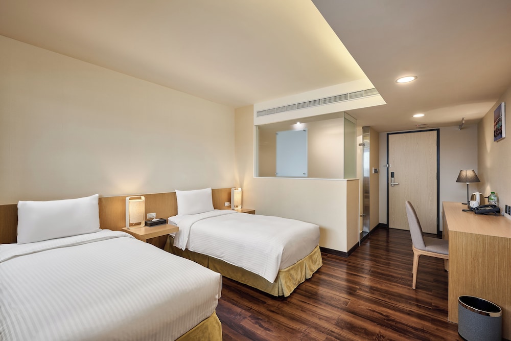 City, Twin Beds