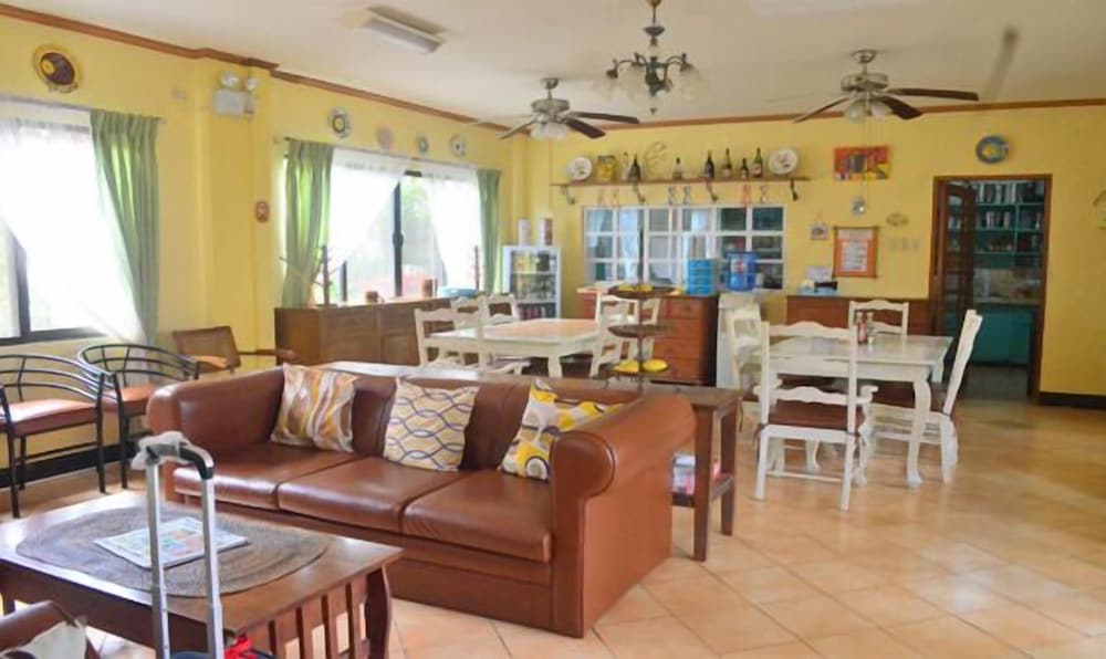 Marvins Seaside Inn 25/50