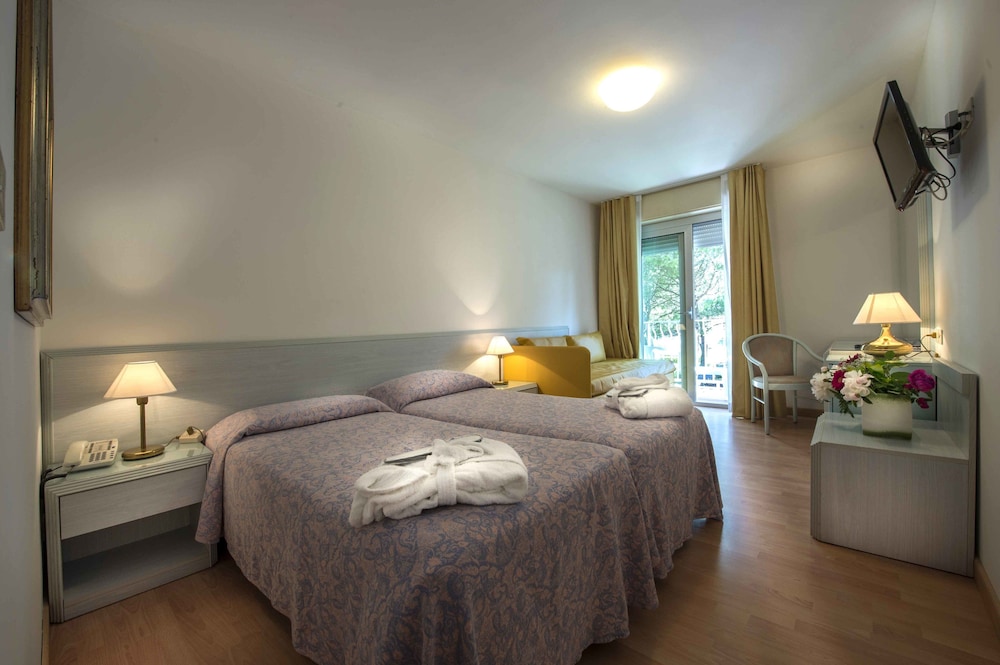 HOTEL MERIDIANUS 15/50