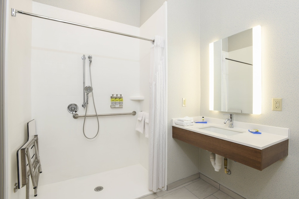 Holiday Inn Express Hotel Suites Richwood Cincinnati South 18/50