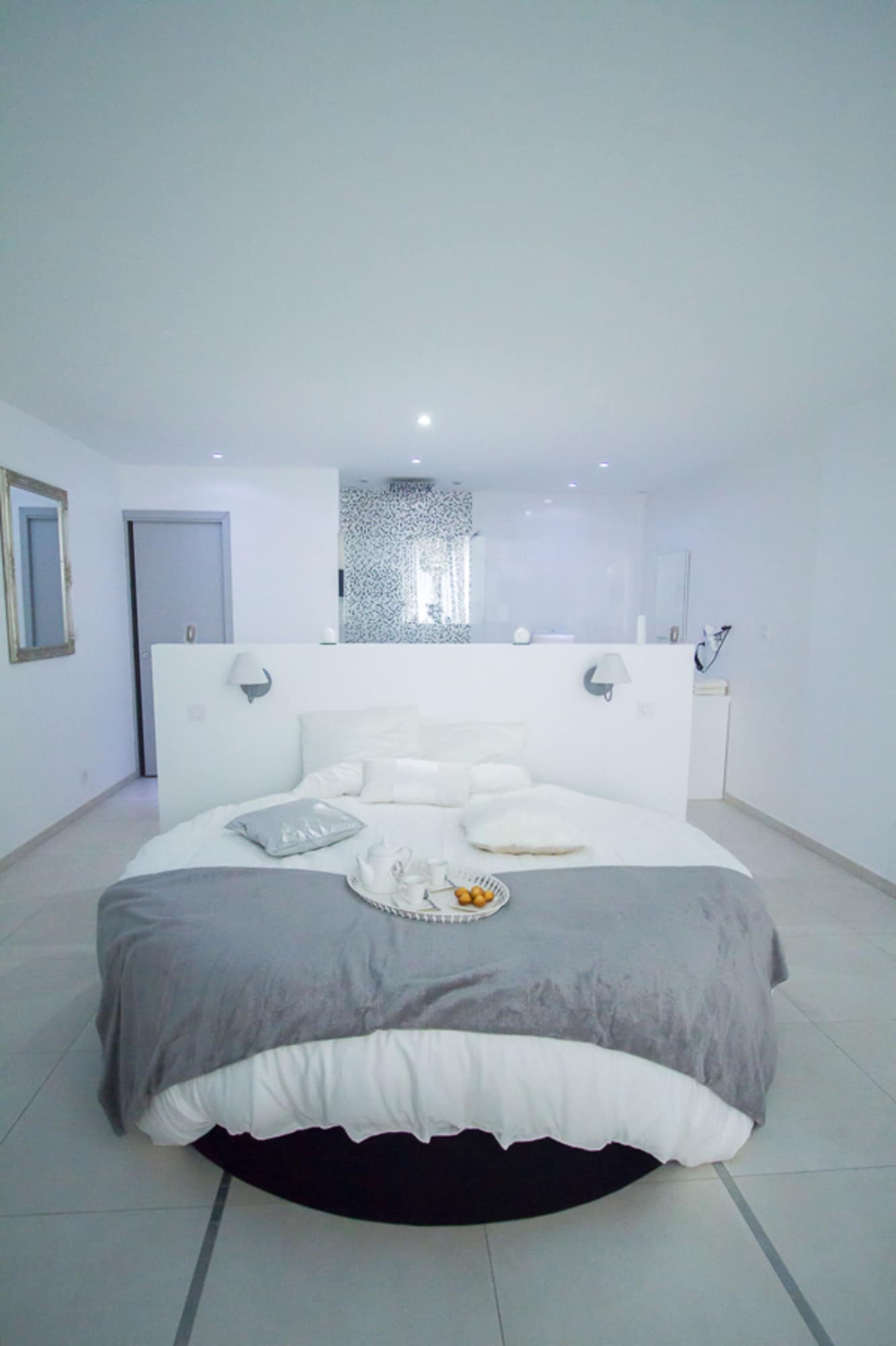 ROMANTIC, DOUBLE BED