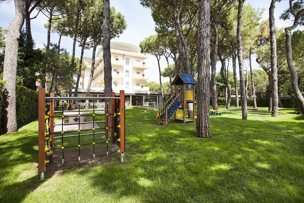 APARTHOTEL LA PINETA 20/32
