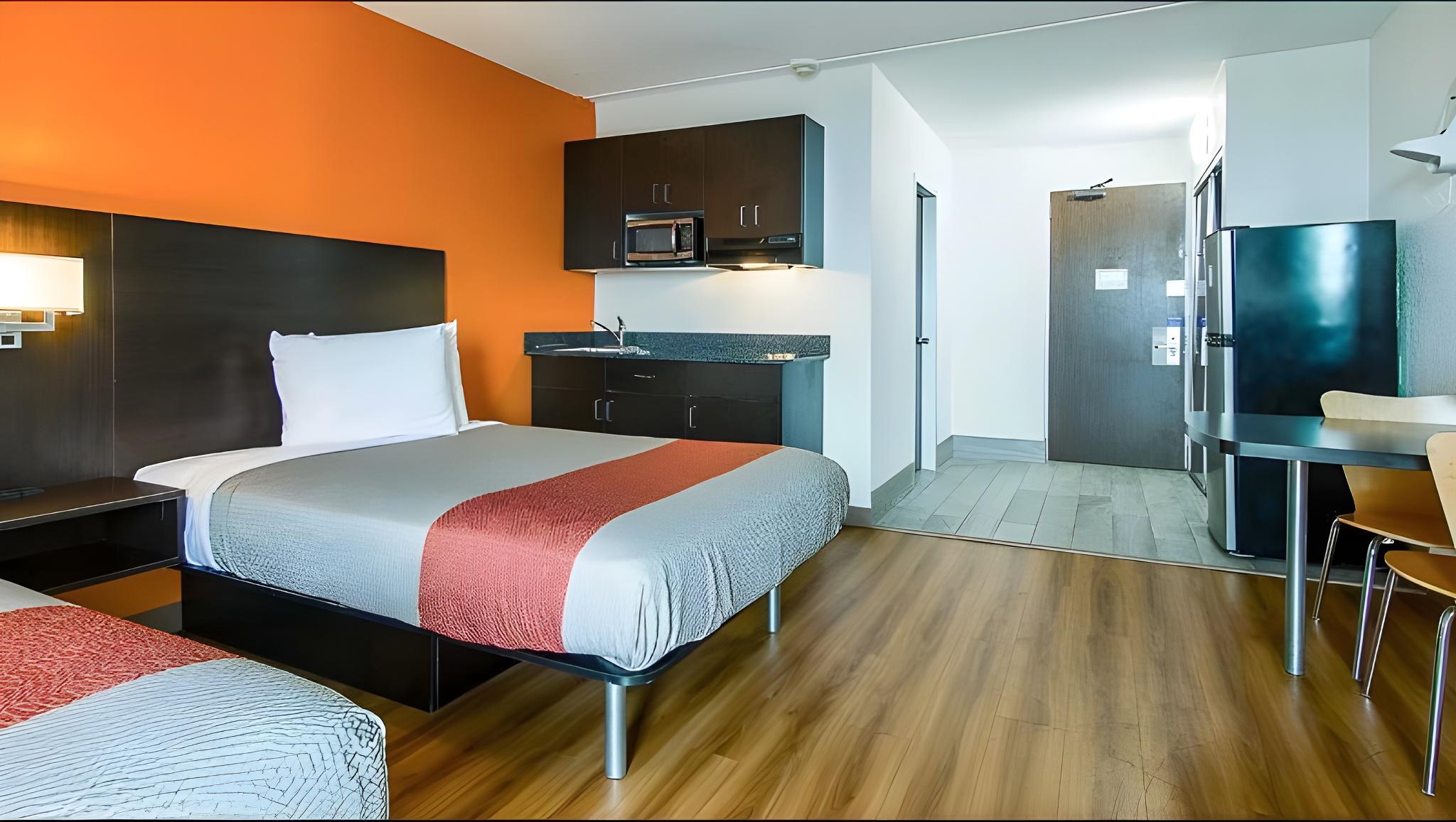 2 Full Beds - Non-Smoking