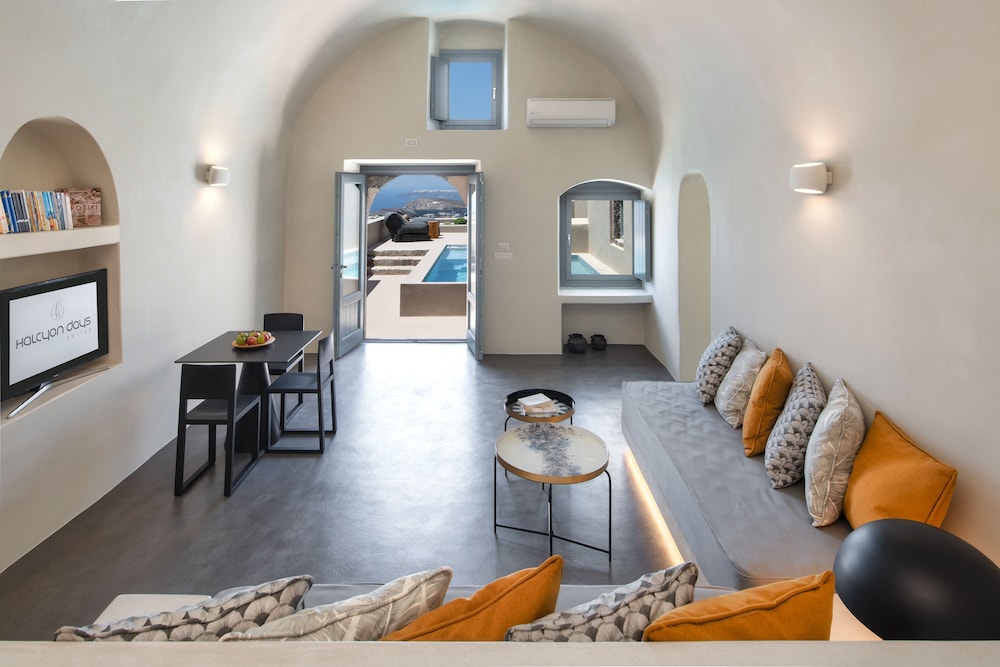 Halcyon Days Suites 25/50