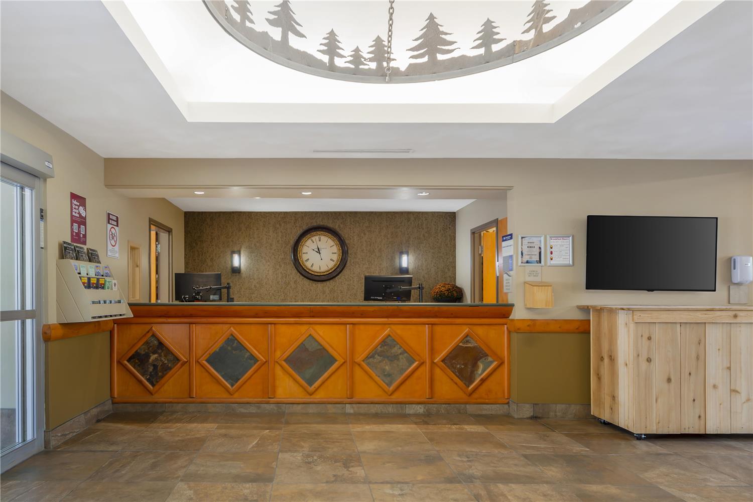 Best Western Plus Valemount Inn & Suites 12/65