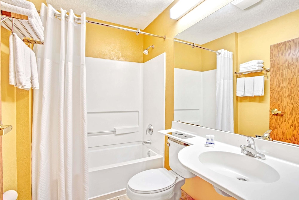 Microtel Inn Suites By Wyndham Newport News Airport 9/26