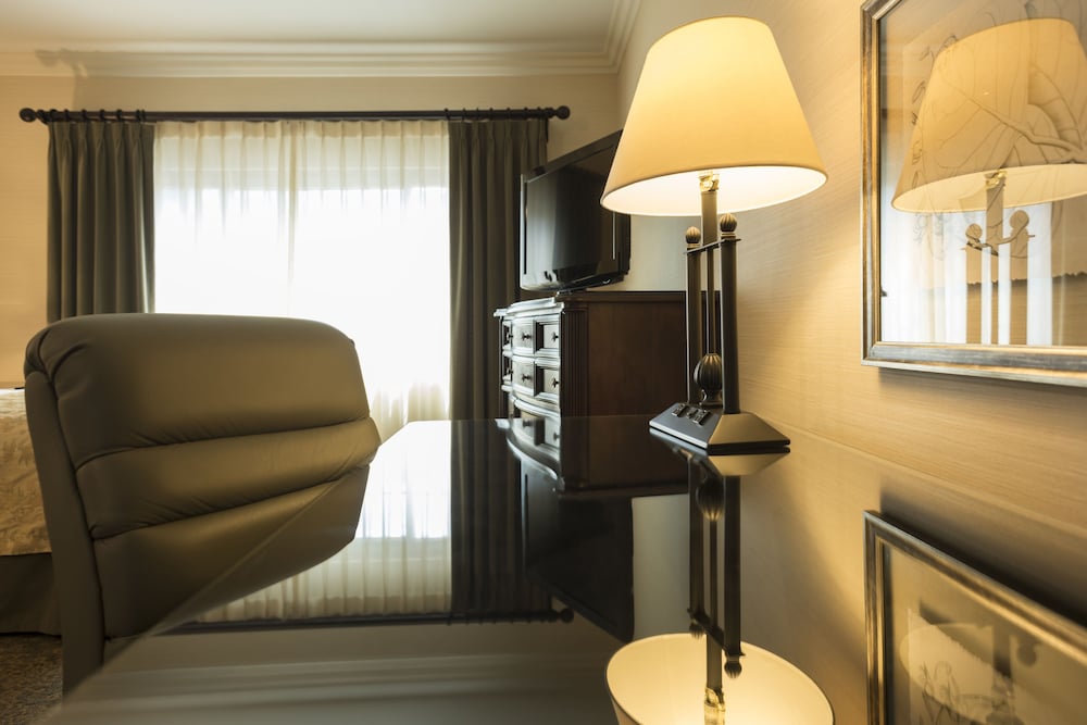 Ayres Suites Diamond Bar 47/65
