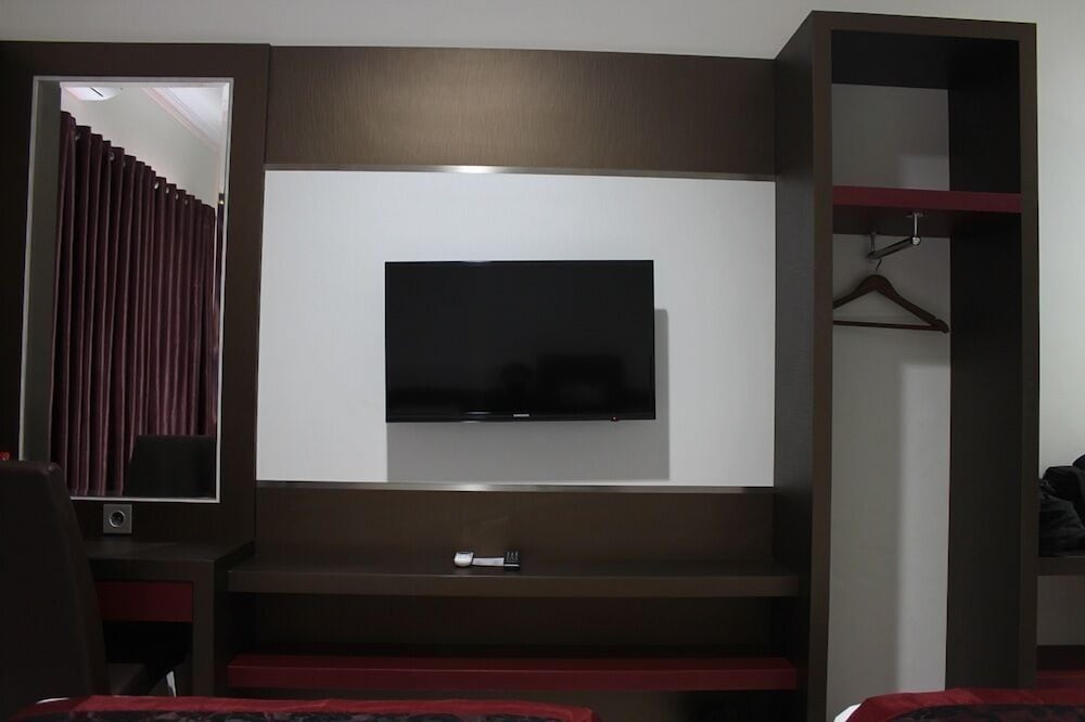 Ideas Hotel Ibrahim Adjie 5/31