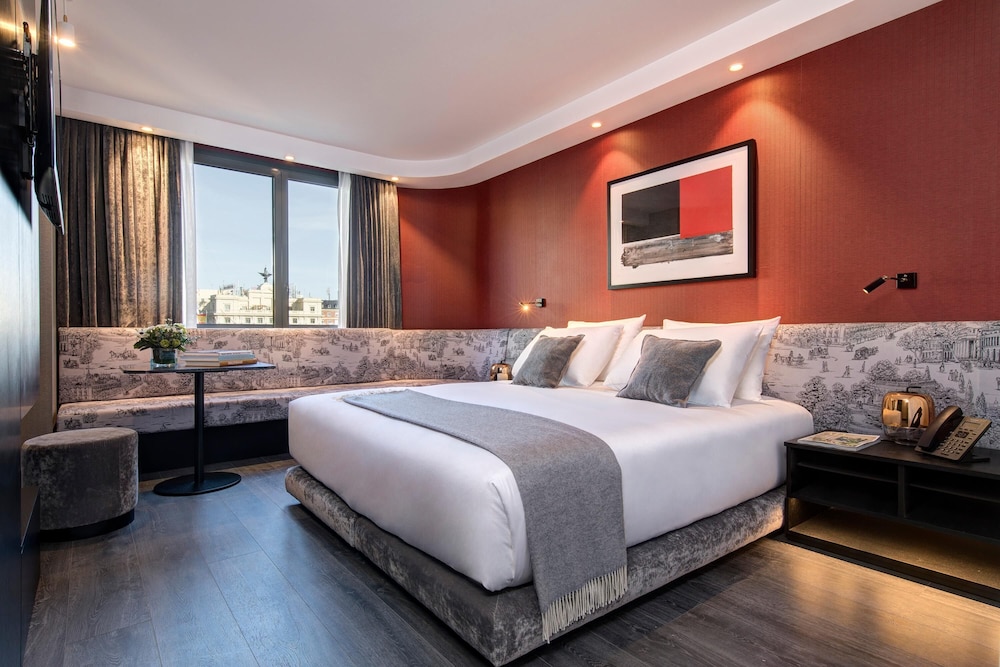 EXECUTIVE, QUEEN BED
