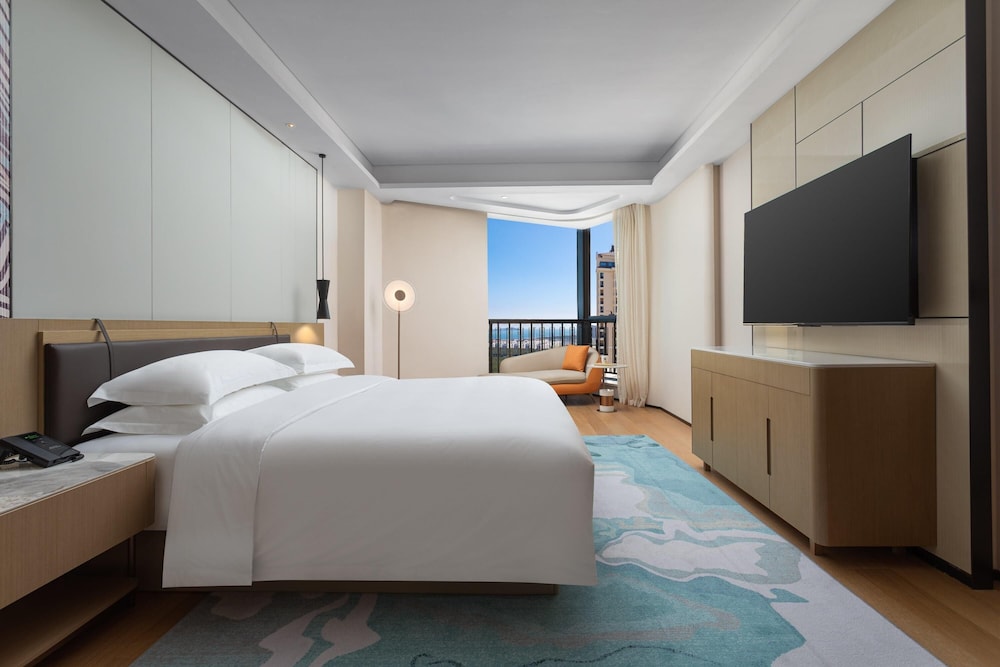 Hollywood, Family, King Bed