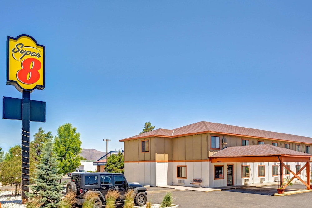 Super 8 by Wyndham Carson City/Lake Tahoe 3/28