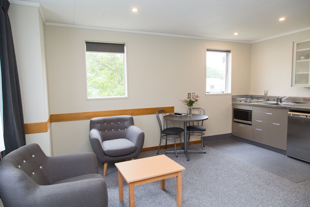ASURE Dunedin Academy Court Motels 46/66