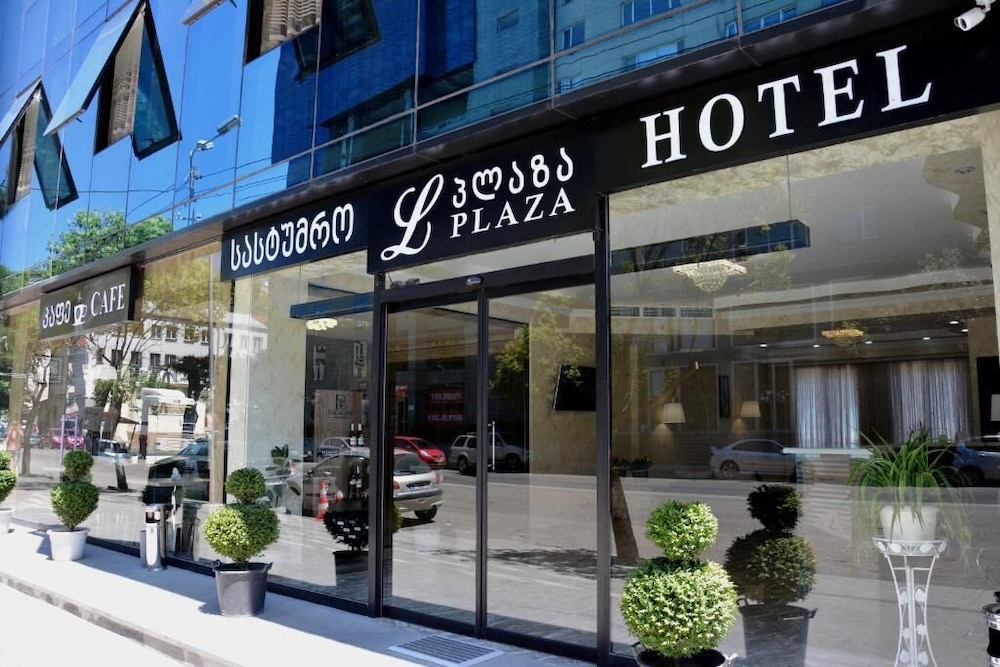 L PLAZA HOTEL 2/63