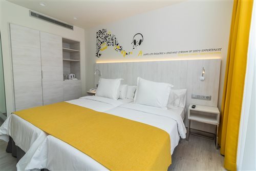 Room, Double or Twin Bed