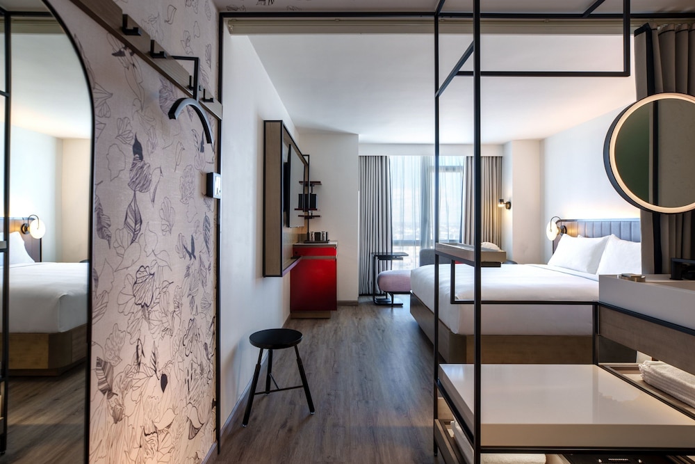 Renaissance New York Flushing Hotel at Tangram 44/44