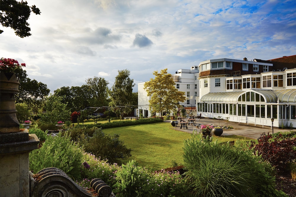 The Bromley Court Hotel 45/50