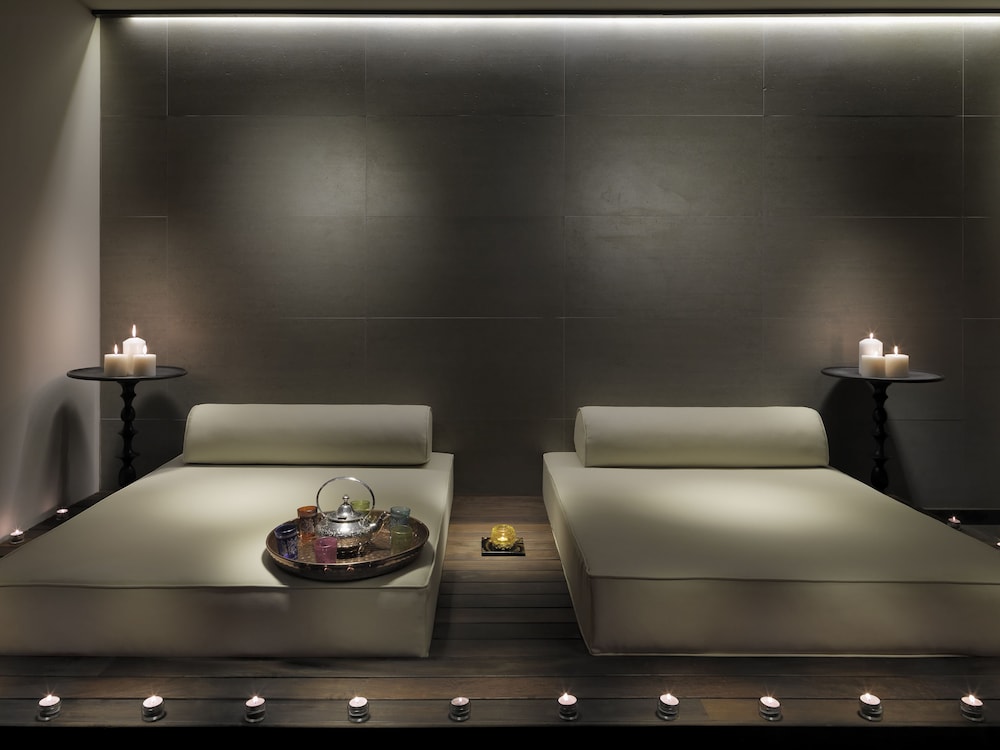 H10 White Suites - Adults Only 35/70