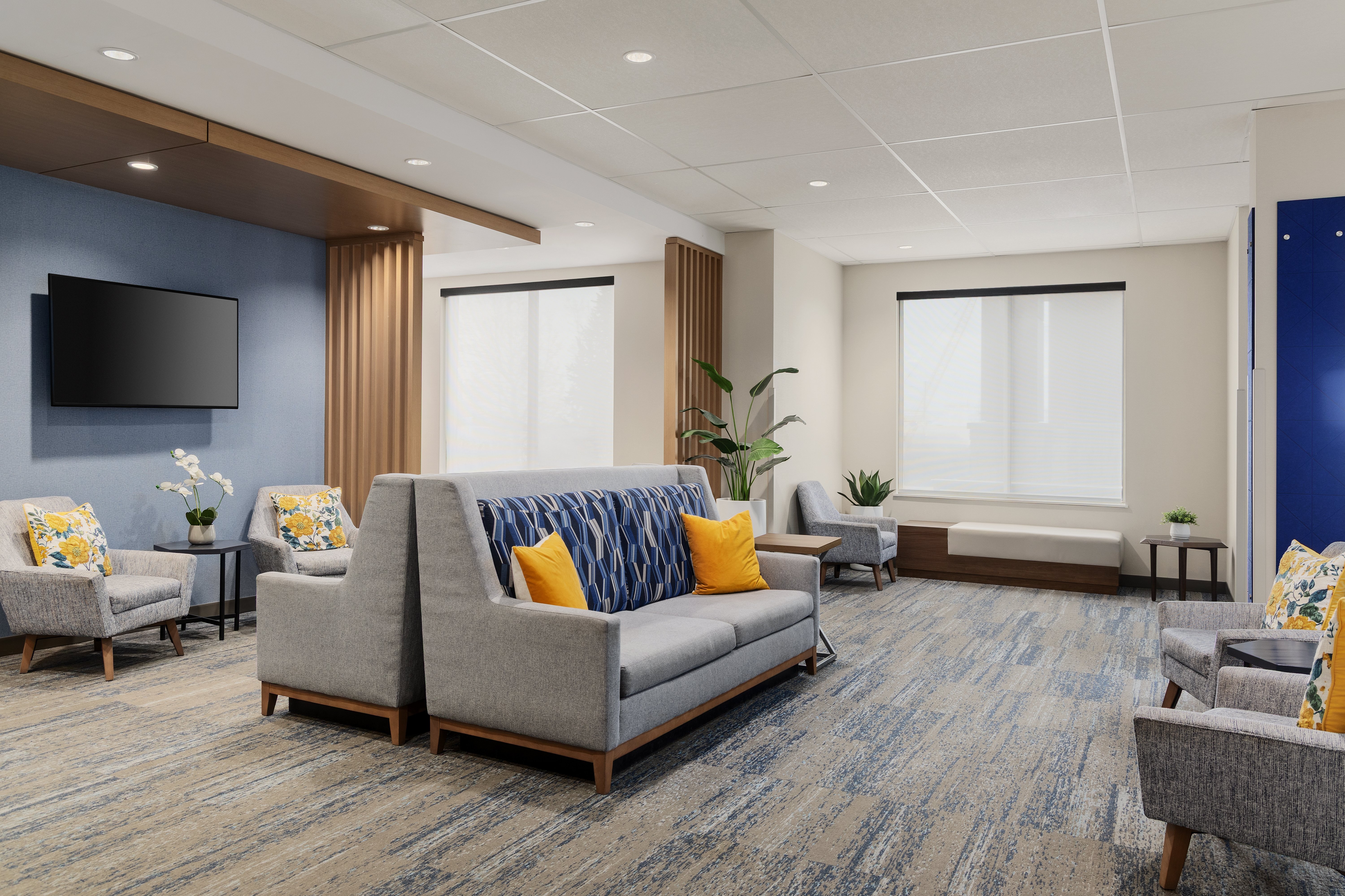 Holiday Inn Express Suites Vaughan 58/78