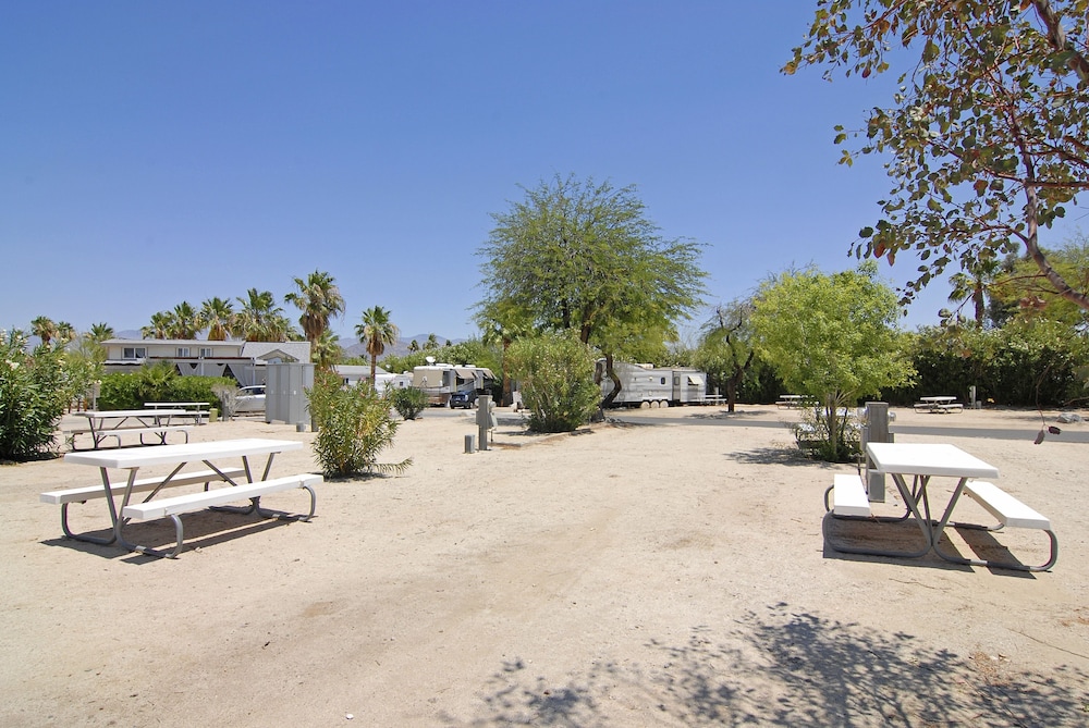 Palm Canyon Hotel and RV Resort 3/73