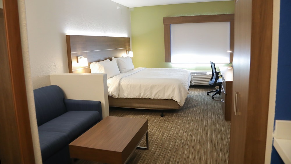 Holiday Inn Express and Suites Colorado Springs North an IHG Hotel 30/67
