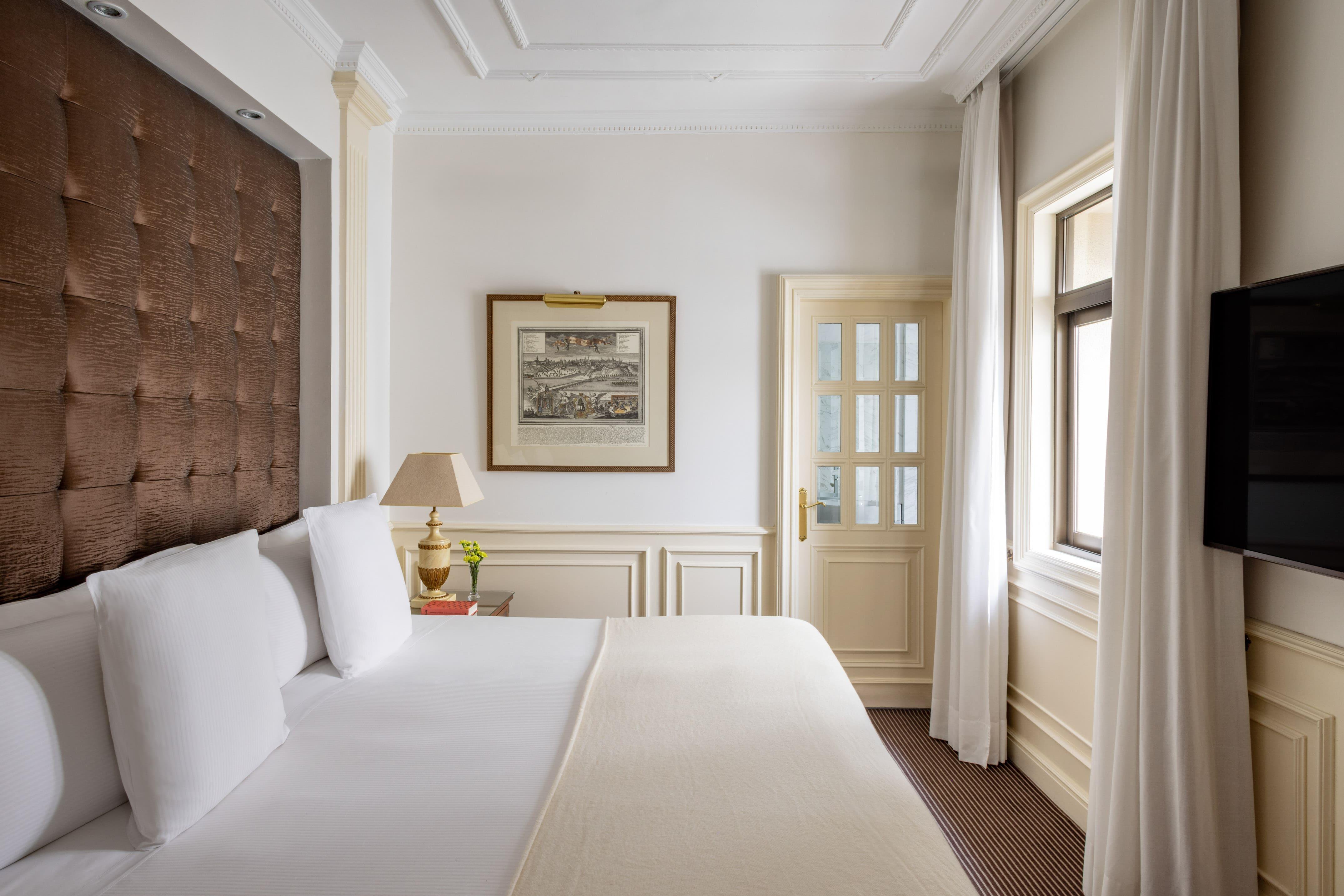 RED LEVEL, JUNIOR SUITE