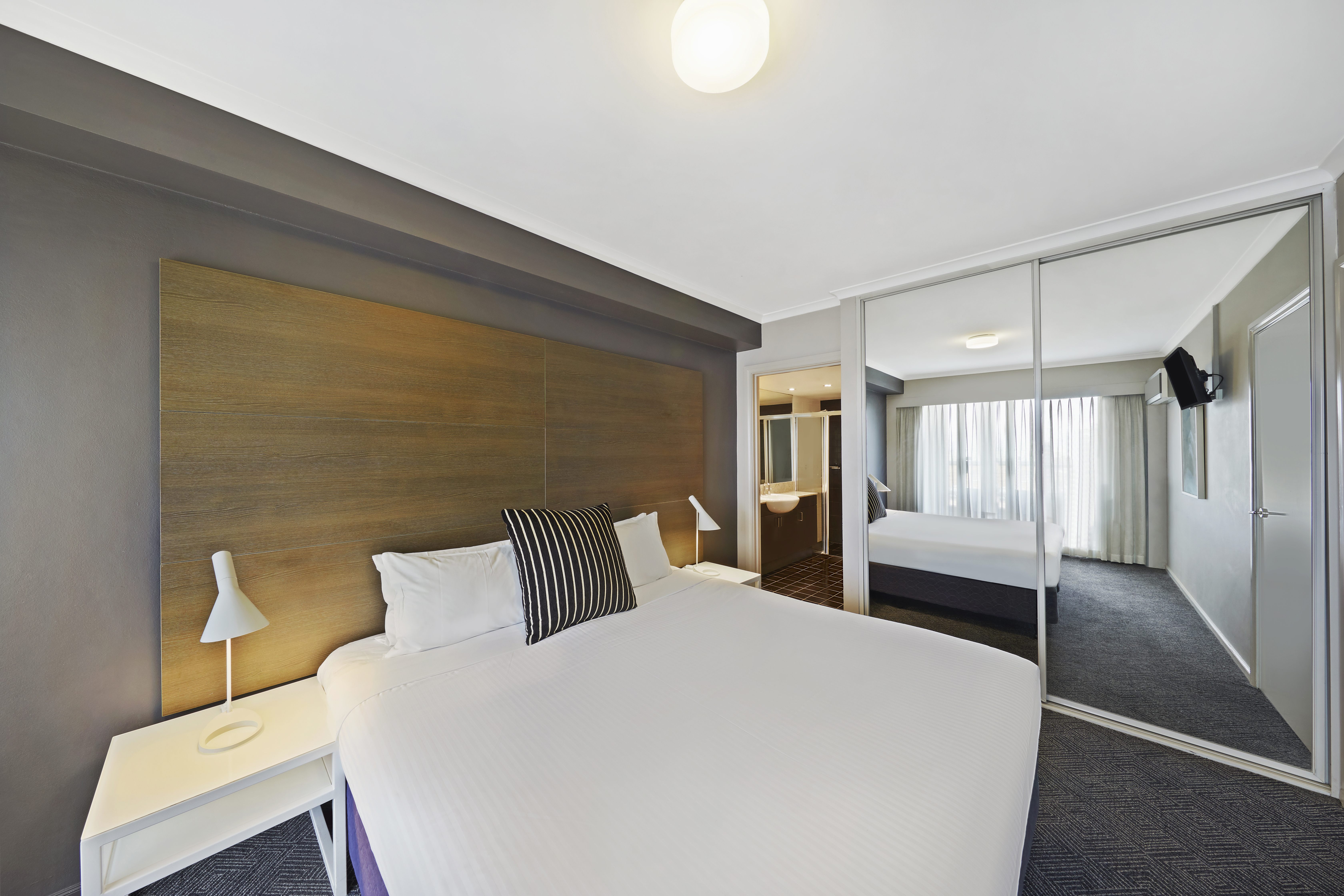 2 Bedrooms, Queen Bed, City View