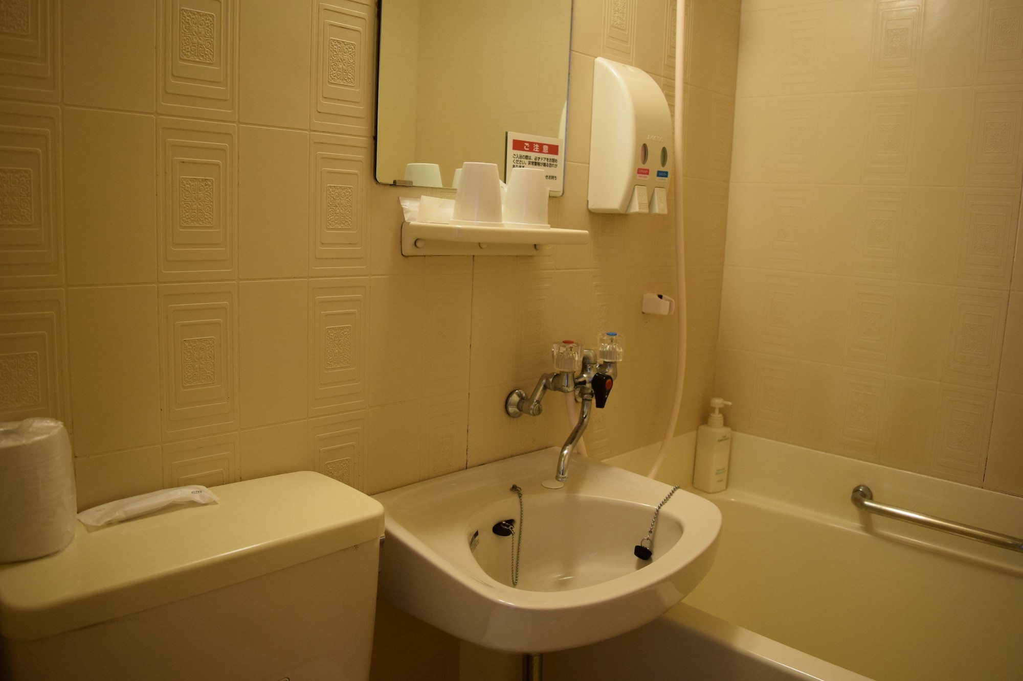ROOM, SINGLE, SMOKING