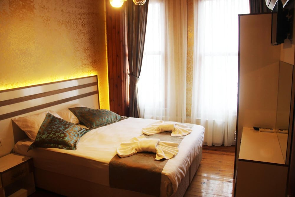Theodian Hotel 33/74